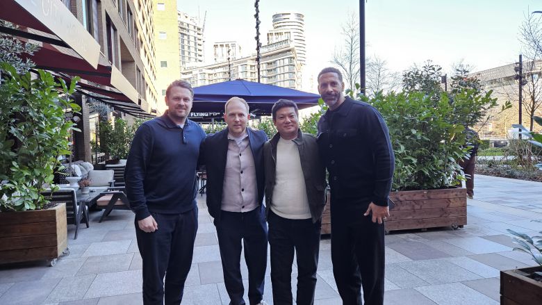 런던에서 퍼디낸드(오른쪽)를 만난 이윤규 넥슨 차장. [사진 이윤규]