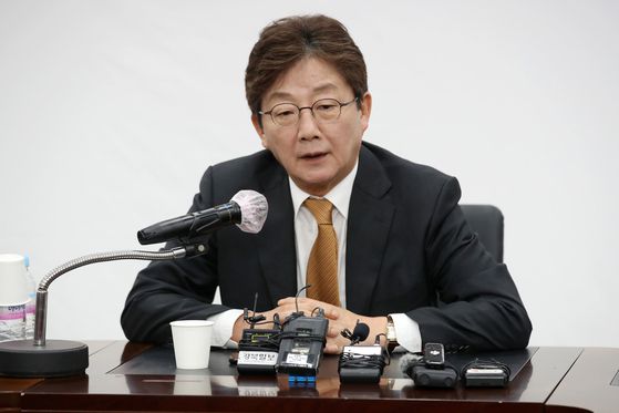 (대구=뉴스1) 공정식 기자 = 유승민 전 국민의힘 의원이 11일 오전 대구 수성구 국민의힘 대구시당에서 열린 기자간담회에 참석해 발언하고 있다. 2025.4.11/뉴스1