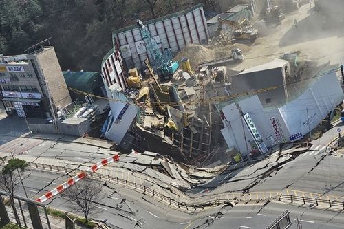 지난 11일 경기 광명시 일직동 신안산선 공사 현장에서 붕괴사고가 발생한 모습. 연합뉴스