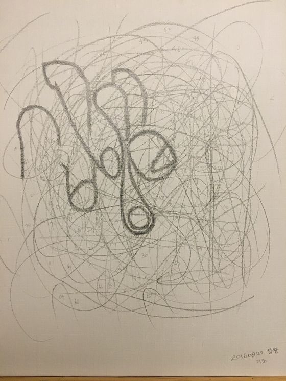 뭔가를 끄적거리기 시작했다는 2016년 무렵의 드로잉 ‘기도’.