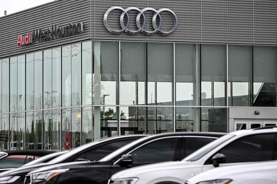 지난 2일(현지시간) 미국 텍사스주 카티의 아우디 자동차 판매점에 차량이 전시돼 있는 모습. AFP=연합뉴스