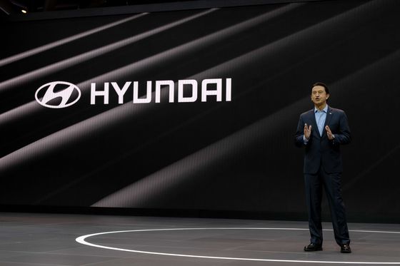 지난 16일(현지시간) 호세 무뇨스 현대차 최고경영자(CEO)가 미국 뉴욕 제이콥 재비츠 컨벤션 센터에서 열린 '2025 뉴욕 국제 오토쇼'에서 '디 올 뉴 팰리세이드' 북미 시장 출시를 발표하는 모습. 사진 현대차그룹