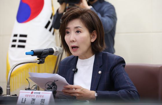 국민의힘 나경원 대선 경선 후보가 21일 대구 중구 대구시의회 회의장에서 기자간담회를 하고 있다.[연합뉴스]