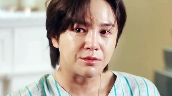 배우 장근석이 지난해 10월 자신의 유튜브 채널을 통해 갑상선암 투병기를 고백하면서 눈시울을 붉혔던 모습. 사진 '나는 장근석' 유튜브 영상 캡처