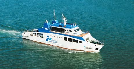 인천항만공사가 2050년 탄소중립 항만 구축을 목표로 친환경 항만 전환에 박차를 가하고 있다. 사진은 인천항만공사 홍보선으로 운영 중인 친환경 선박 ‘에코누리호’. [사진 인천항만공사]