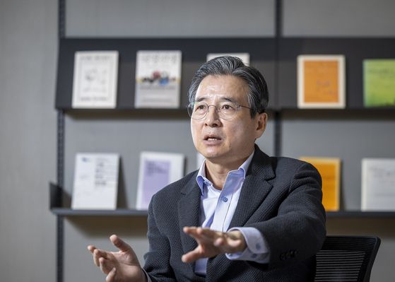 스콧 베센트 미국 재무부 장관은 최근 “S&P 500을 최우선으로 보고 있지 않다. 우리는 10년 국채 금리를 본다”고언급했다. 이에 대해 김용범 전 기재부 제1차관은 “트럼프의 최대 관심은 실물경제”라고 설명했다. 김상선 기자