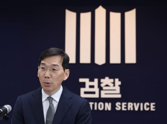 심우정 검찰총장은 지난해 10월 국회 법사위의 국정감사에서 도이치모터스 주가조작 사건에 대한 재기수사 검토에 지휘권을 행사하겠다고 밝혔다. 연합뉴스