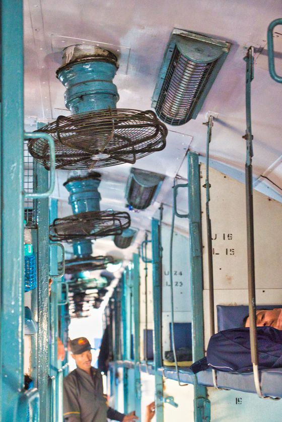 고아로 가는 기차 안 모습. 델리에서 고아까지는 기차로 대략 40시간이 걸린다.