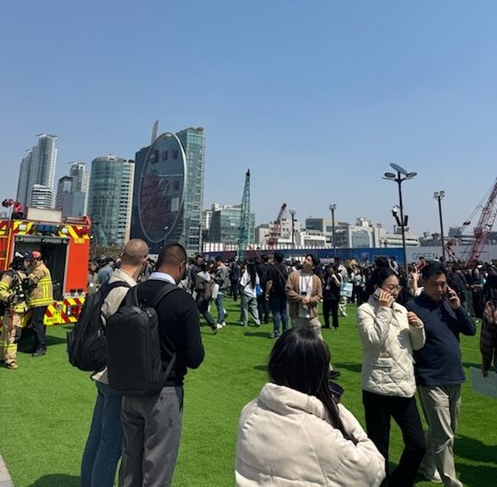 25일 코엑스에서 화재가 발생해 스타필드 동문 출입이 일시적으로 제한됐다. 이수민 기자
