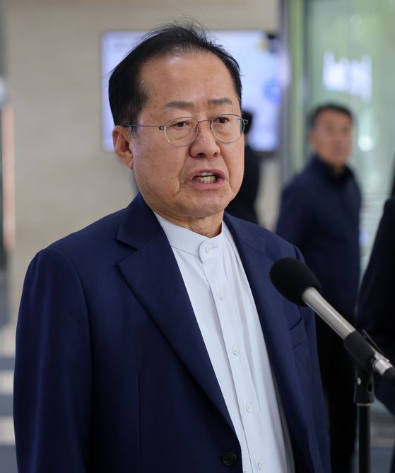 지난 25일서울 종로구 동아미디어센터 1층 로비에서 국민의힘 대선 2차 경선 진출자인 홍준표 후보가 사전 인터뷰를 하고 있다. 국회사진기자단
