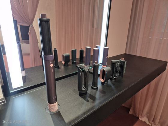 다이슨이 28일 서울 성동구의 한 행사장에서 전 세계 최초로 에어랩 신제품 '코안다 2x'를 공개했다. 이우림 기자