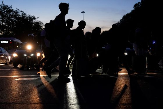 4월 28일 스페인 마드리드 중심부에 있는 그란비아 거리가 정전으로 어두워진 모습. EPA=연합뉴스