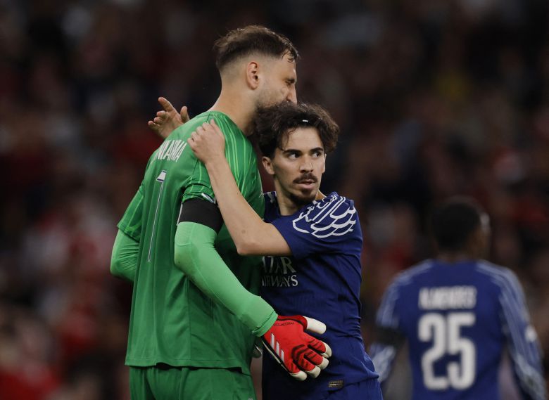 선방쇼를 펼친 PSG 골키퍼 돈나룸마(왼쪽). [로이터=연합뉴스]