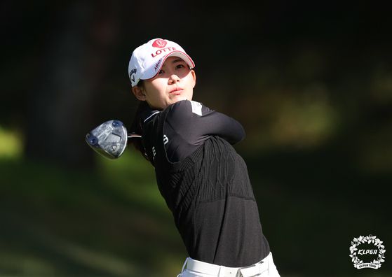 KLPGA 챔피언십 1라운드를 5언더파 단독 선두로 마친 황유민. 사진 KLPGA
