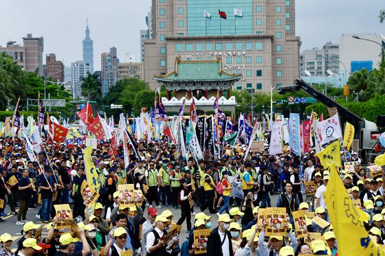 1일 대만 타이베이에서 열린 노동절 집회. EPA=연합뉴스