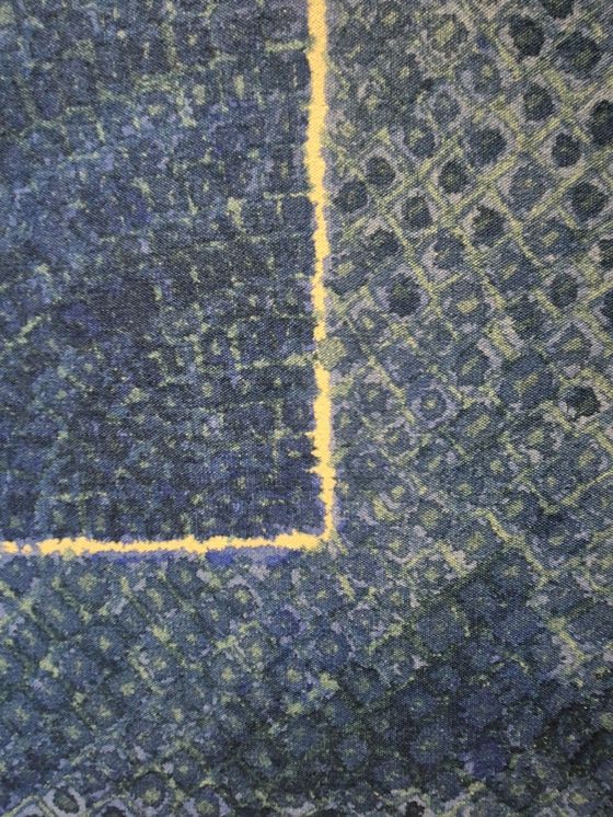 김환기가 세상을 뜨기 전해에 완성한 '산울림 19-Ⅱ-73#307'의 세부. 점을 하나하나 찍은 뒤에 그와 다른 톤의 청색으로 사각형을 그리며 점을 하나하나 둘러싸기를 반복한 과정을 확인할 수 있다. 권근영 기자