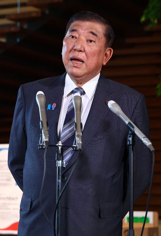 지난 2일 이시바 시게루 일본 총리가 총리관저에서 미일 관세협상에 대한 기자들의 질문에 답하고 있다. 지지·AFP=연합뉴스