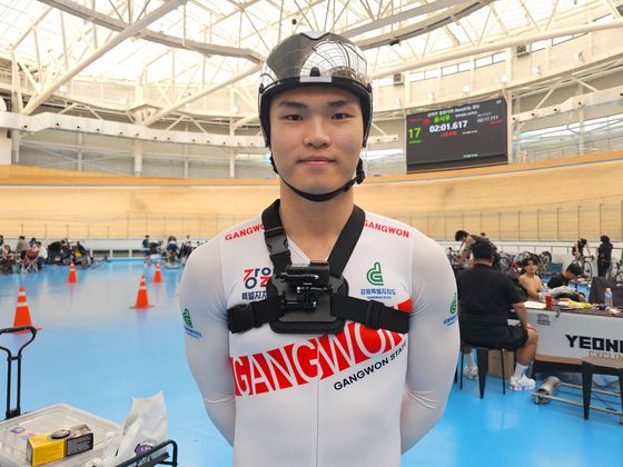 사이클 유망주 최태호 선수. 경기를 마친 후 촬영을 위해 가슴에 카메라를 장착했다. 김영주 기자