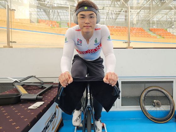 지난 4월 23일 치러진 국가대표 선발전에서 경기 전 몸을 푸는 최태호 선수. 김영주 기자