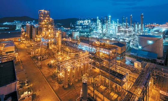 대림은 아시아 4위 규모의 NCC와 독자 기반 기술의 고부가 폴리머 생산역량을 보유하고 있다. 사진은 대림산업 여수 석유화학 단지 고밀도 폴리에틸렌 공장 전경. 사진 대림그룹