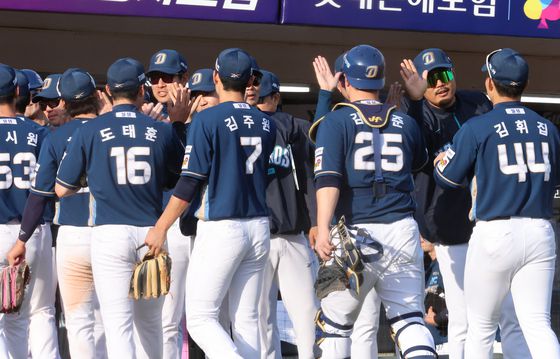 26경기 내리 원정으로 치르고 있는 NC 선수들. 기약 없는 타향살이는 당분간 계속될 전망이다. 연합뉴스