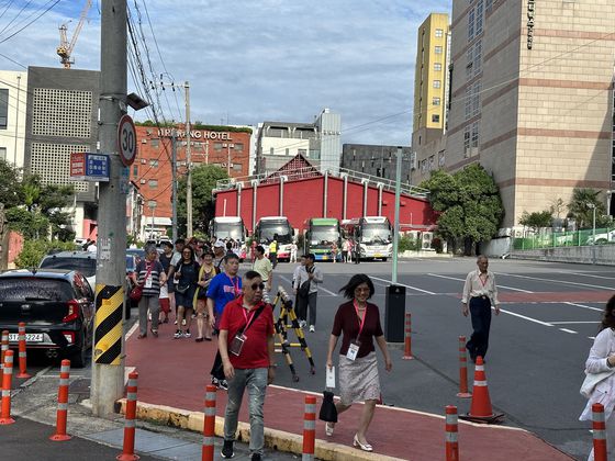 지난 2023년 8월 31일 제주시 연동 신라면세점을 찾은 중국발 크루즈 유커. 최충일 기자