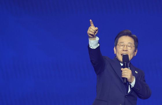 이재명 더불어민주당 대선 후보는 당 경선에서 89.8%라는 압도적 지지를 받아 대선 후보로 선출됐다. 이 후보가 지난달 27일 고양 킨텍스에서 열린 수도권·강원·제주 합동연설회에서 대선 후보 수락 연설을 하고 있다. 임현동 기자
