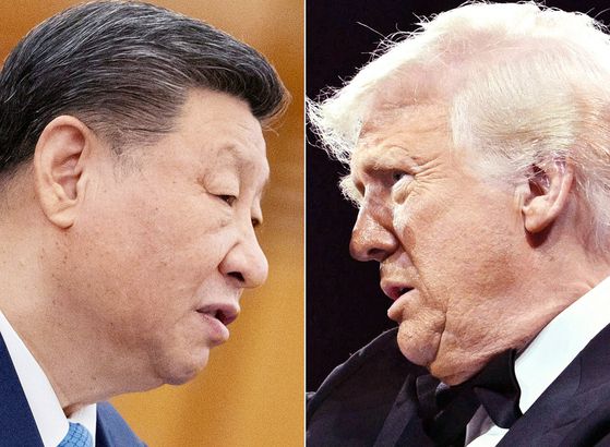 지난달 24일(현지시간) 오전 7시께 중국 재정부(기획재정부에 해당) 고위 인사가 10여명의 수행원을 대동하고 미국 워싱턴에 위치한 미 재무부 본부 건물로 입장하는 모습이 확인됐다. 사진은 양측의 회동이 끝나기를 기다리는 중국측 수행원. 이들은 G20 재무장관 회의에 참석하기 위한 신분증을 착용하고 있었고, 신분증엔 '중국(China)'라는 국적이 표기돼 있었다. 워싱턴=강태화 특파원