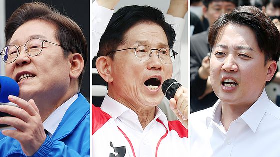 제21대 대통령 선출을 위한 공식 선거운동 이틀째인 13일 더불어민주당 이재명 대선 후보(사진 왼쪽부터)가 대구광역시 동성로 거리에서, 국민의힘 김문수 대선 후보가 울산 남구 신정시장에서, 개혁신당 이준석 대선 후보가 대구 경북대학교에서 집중 유세를 하고 있다. 연합뉴스