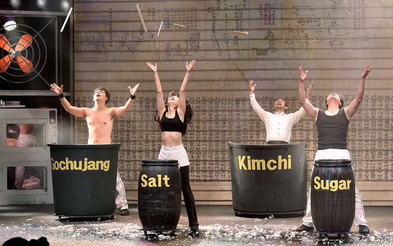 넌버벌 퍼포먼스 '난타' 모습. 송승환이 제작한 '난타'는 1997년 초연 이후 누적 관객 1550만명을 돌파한 대표적인 한류 공연이다. 뉴스1