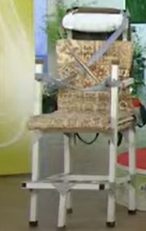 '지게 효자' 이군익씨의 지게. 알루미늄으로 만든 지게에 의자, 안전벨트, 발받침 등을 붙였다. 대전의 한국효문화진흥원에 전시돼 있다. [KBS 캡처]