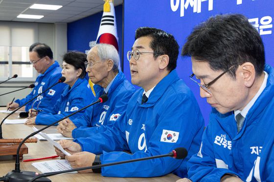 지귀연 부장판사가 4월 21일 서울 서초구 서울중앙지법에서 열린 윤석열 전 대통령 내란 우두머리 혐의 형사재판 2차 공판에서 발언하고 있다. 사진공동취재단