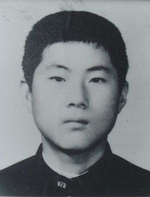 5·18 민주화운동 최후항쟁일인 1980년 5월 27일 전남도청에서 산화한 문재학 열사의 모습. 사진 국립5·18민주묘지