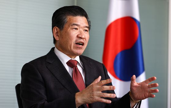 지난 2월 13일 제임스 김 주한미국상공회의소(AMCHAM) 회장이 서울 여의도 국제금융센터(IFC) 암참 사무실에서 중앙일보와 인터뷰 하고 있다. 김종호 기자