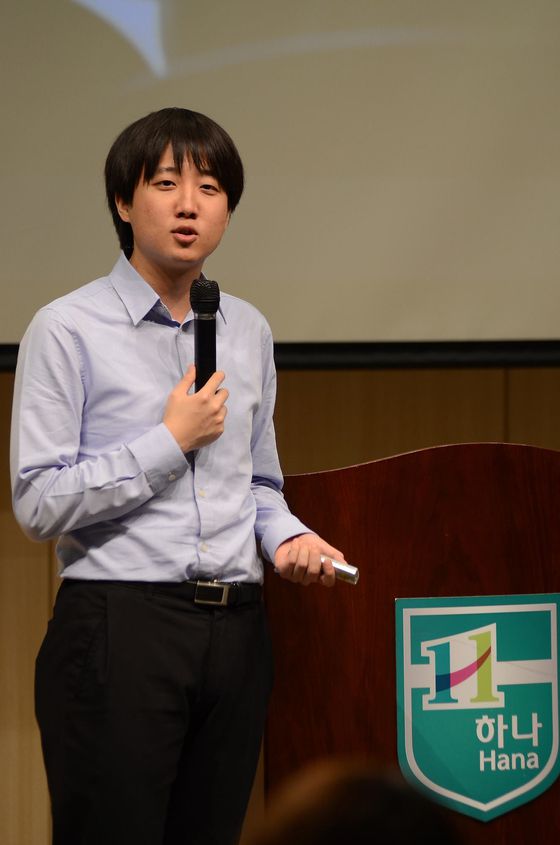 2013년 서울 하나고에서 비영리 교육봉사단체 '배움을나누는사람들' 활동에 대해 강연하고 있는 이준석 후보. 중앙포토