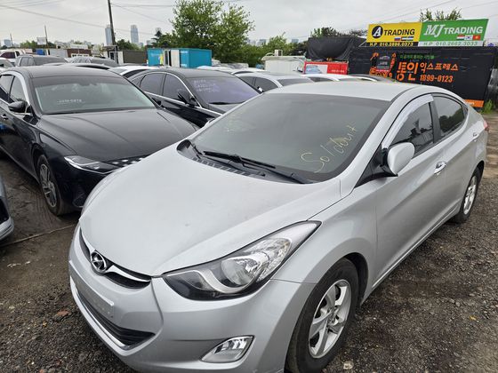 지난 19일 인천 연수구 중고차 수출단지에 전시된 차량 앞유리에 'Sold Out(판매완료)'가 표시된 모습. 오삼권 기자