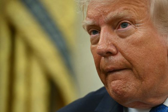 도널드 트럼프 대통령이 19일(현지시간) 백악관 집무실에서 열린 행사에서 발언하고 있다. AP=연합뉴스