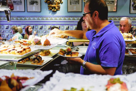 1911년 문을 연 바르 빌바오는 이 도시 사람들의 허기를 채워주는 식당이자 사교의 장이다.