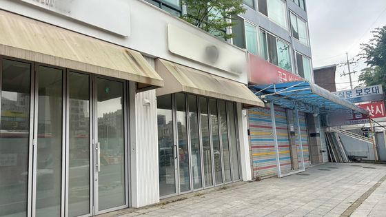 19일 서울 양천구 신정동 '국회대로 지하차도 및 상부 공원화' 공사가 진행 중인 대로변에 있는 상가 공실. 이아미 기자