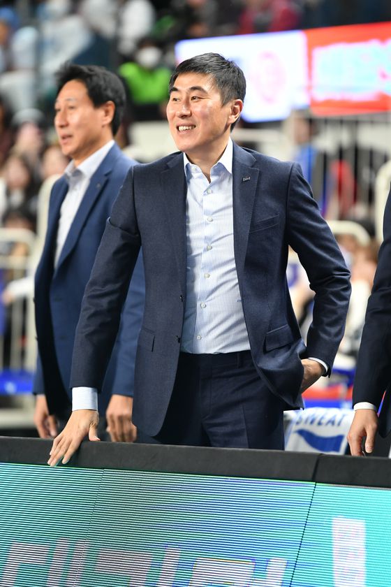 친정팀 KCC 지휘봉을 잡은 이상민 감독. [사진 KBL]