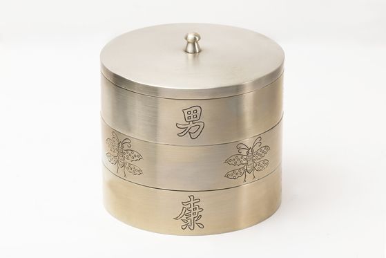 백동 선각 나비문자문 삼층합( 白銅 線刻 蝴文字文 三層盒 ) 13 x 13 x 11.3(h) cm. [사진 박여숙화랑]