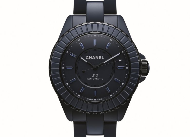 사파이어를 인덱스로 사용한 J12 블루 워치. 사진 샤넬
