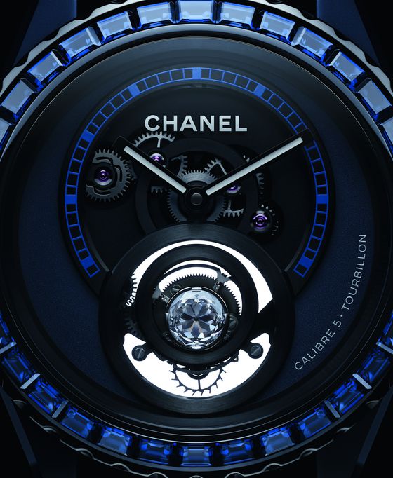 J12 블루 다이아몬드 투르비용 워치. 투르비용 케이지에 다이아몬드를 세팅해 독창성을 발휘한 모델로 꼽힌다. 사진 샤넬