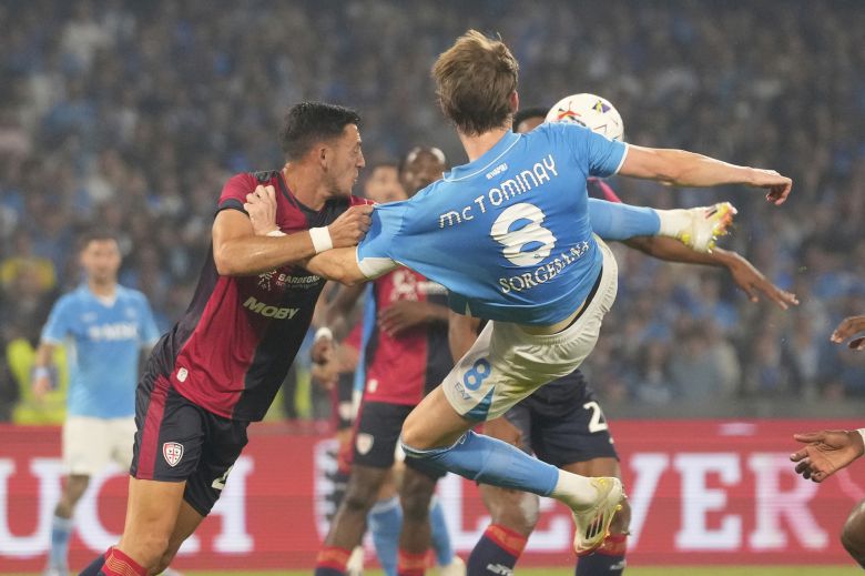 나폴리 맥토미니가 최종전에서 바이시클킥으로 선제골을 터트리고 있다. [AP=연합뉴스]