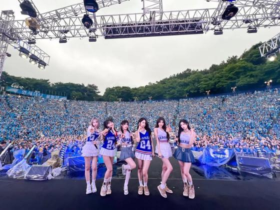 지난해 연세대 축제 무대에 오른 가수 아이브의 모습. 사진 페이스북 캡처