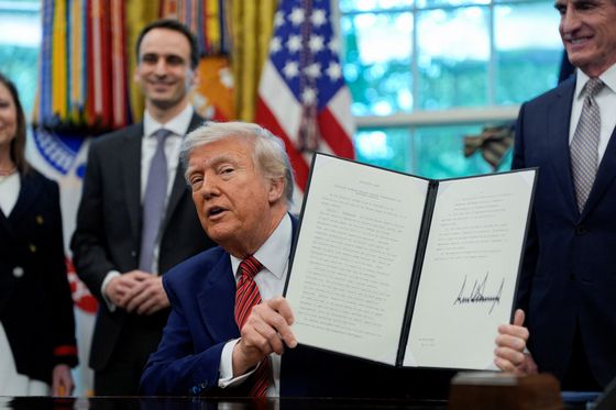 스콧 베센트 미국 재무부 장관이 2025년 5월 7일 미국 워싱턴 DC 국회의사당에서 열린 하원 금융서비스위원회 청문회에서 증언하는 모습. 로이터=연합뉴스