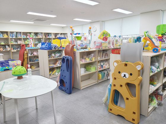 장난감 도서관 내에 전시돼 있는 장난감들. 사진 서울 도봉구