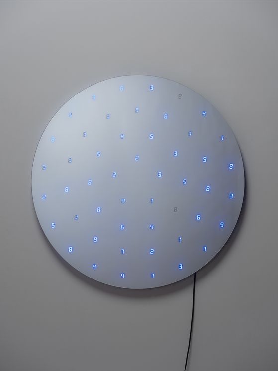 미야지마 다쓰오, C.T.C.S. k'in - no.7, 2024, L.E.D., 112.5 x 112.5 x 5 cm. [사진 갤러리바톤]