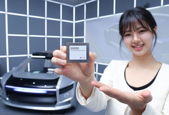 5G 광대역 위성통신이 가능한 차량 통신모듈. 사진 이노텍