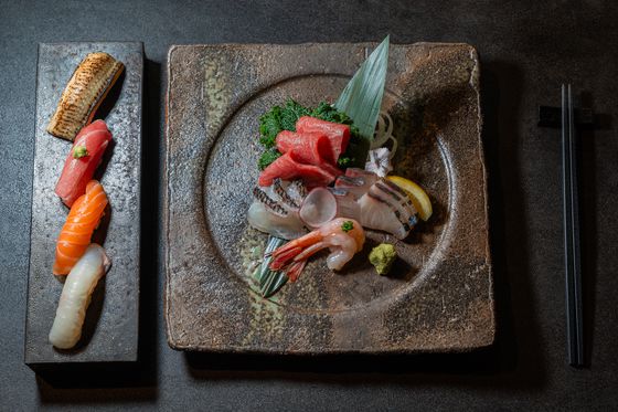 더 파크뷰가 자랑하는 생선회와 생선 초밥. 요즘은 참치 뱃살, 도미 등이 올라온다. 백종현 기자